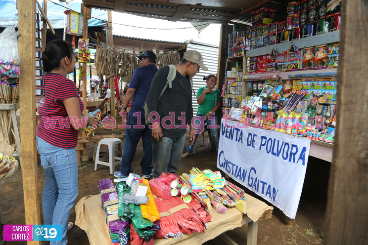 El pueblo de Masaya abarrota puestos de pólvora para celebrar el fin de año