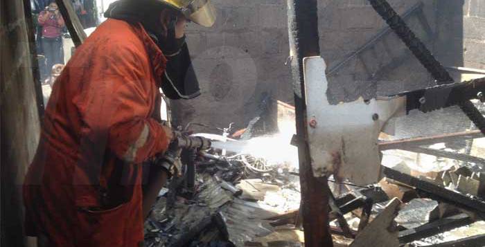 Gobierno asiste a familia víctima de incendio en Chinandega