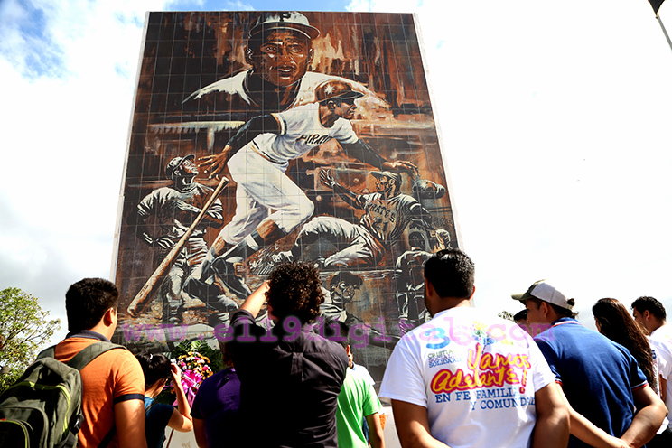 Juventud nicaragüense rinde homenaje a Roberto Clemente