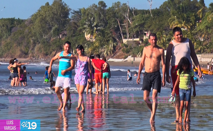 Ola de turistas inunda Pochomil y Masachapa en el inicio del 2016
