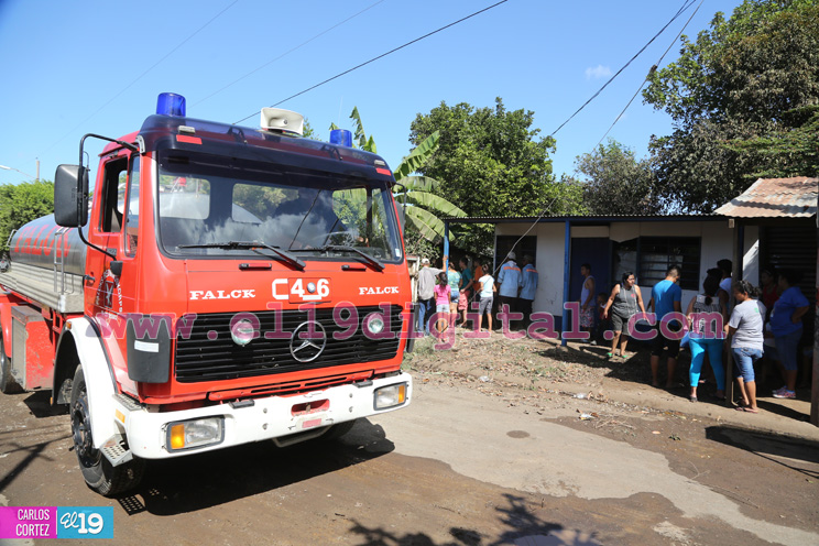 Bomberos controlan incendio en dos viviendas de Managua