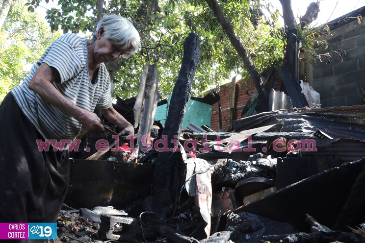 Bomberos controlan incendio en dos viviendas de Managua