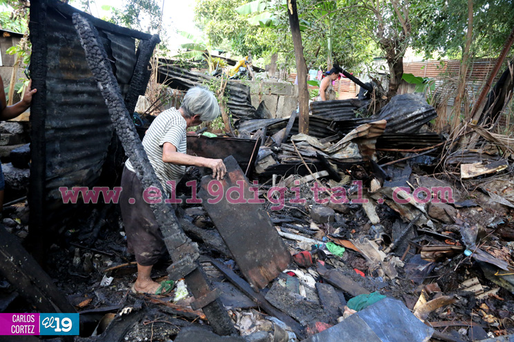 Bomberos controlan incendio en dos viviendas de Managua