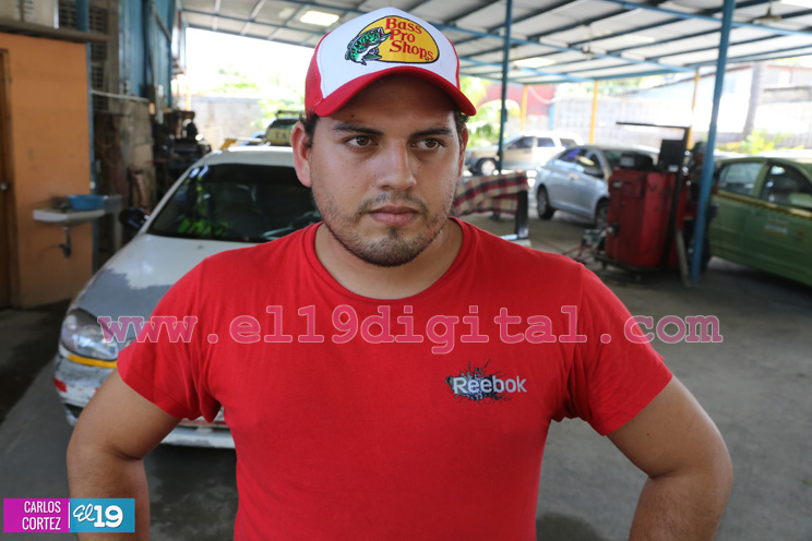Contrarreloj dueños de vehículos realizan inspección mecánica