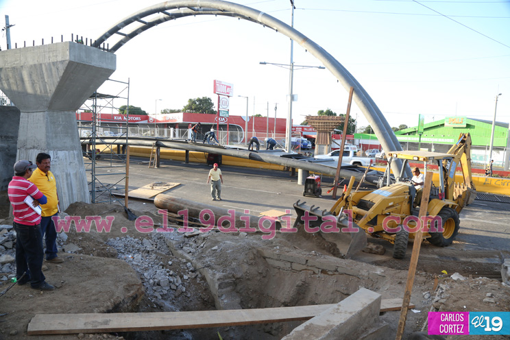 Avanza construcción de puente peatonal en la “Barricada de la Esperanza”