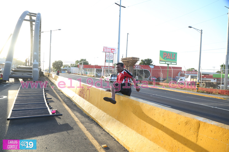 Avanza construcción de puente peatonal en la “Barricada de la Esperanza”