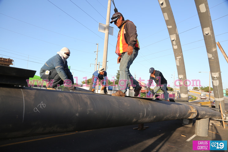 Avanza construcción de puente peatonal en la “Barricada de la Esperanza”