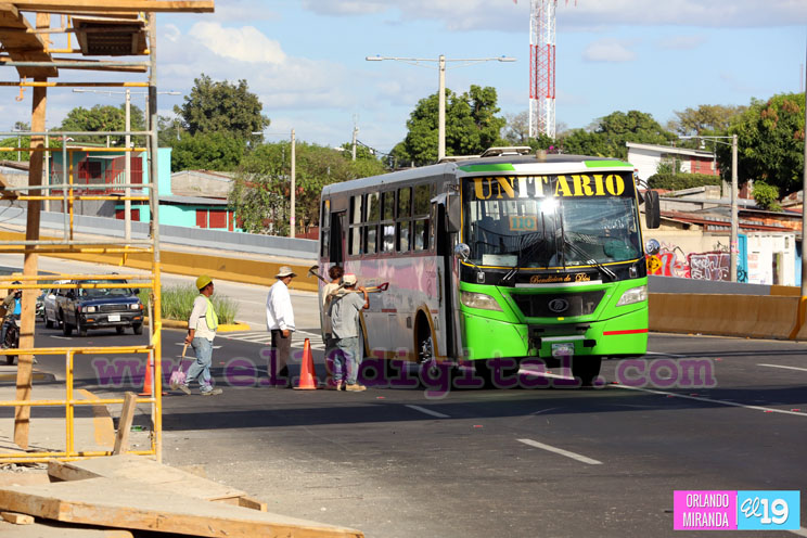 Pobladores de Rubenia destacan importancia en instalación de puente peatonal en paso desnivel 