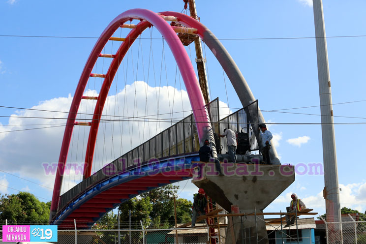 Pobladores de Rubenia destacan importancia en instalación de puente peatonal en paso desnivel 