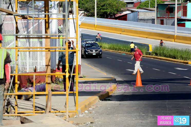 Pobladores de Rubenia destacan importancia en instalación de puente peatonal en paso desnivel 