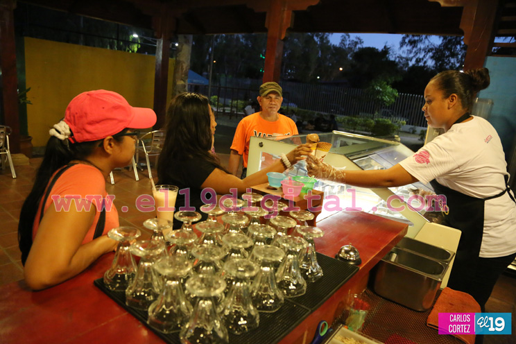 Disfrutan del sabor de Italia en la Avenida Bolívar