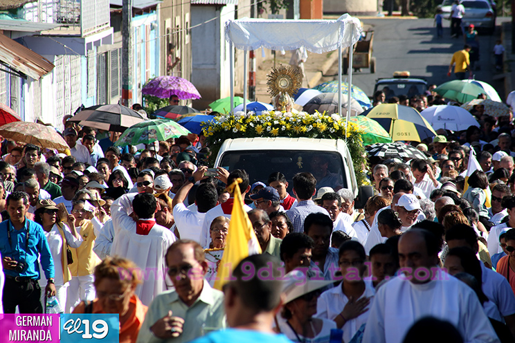 Fieles católicos de Jinotepe festejan solemne procesión de Cristo Rey