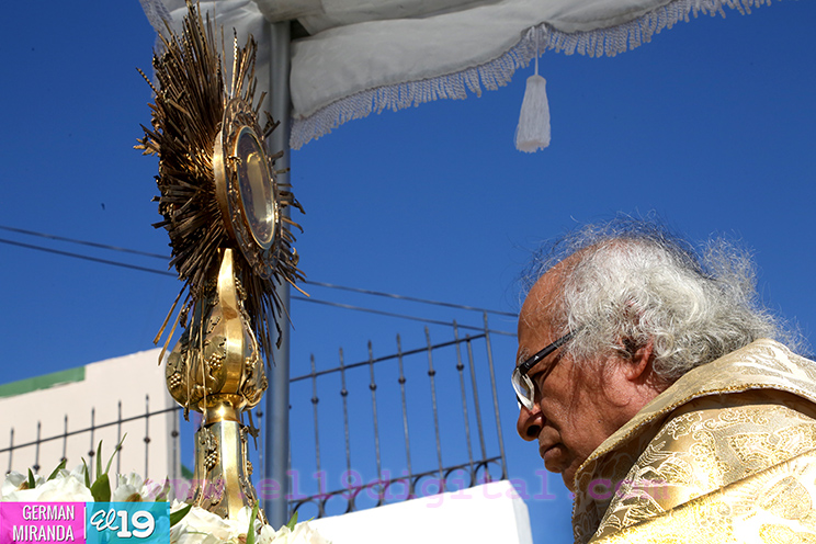 Fieles católicos de Jinotepe festejan solemne procesión de Cristo Rey