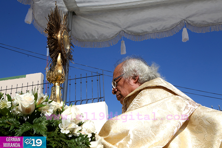 Fieles católicos de Jinotepe festejan solemne procesión de Cristo Rey