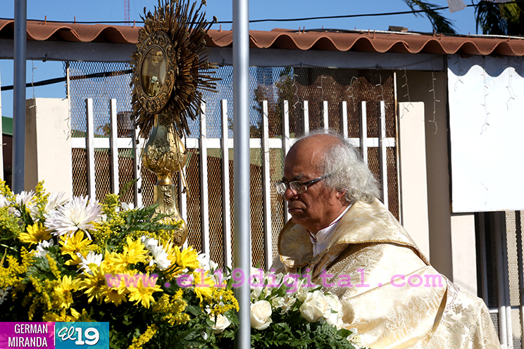 Fieles católicos de Jinotepe festejan solemne procesión de Cristo Rey