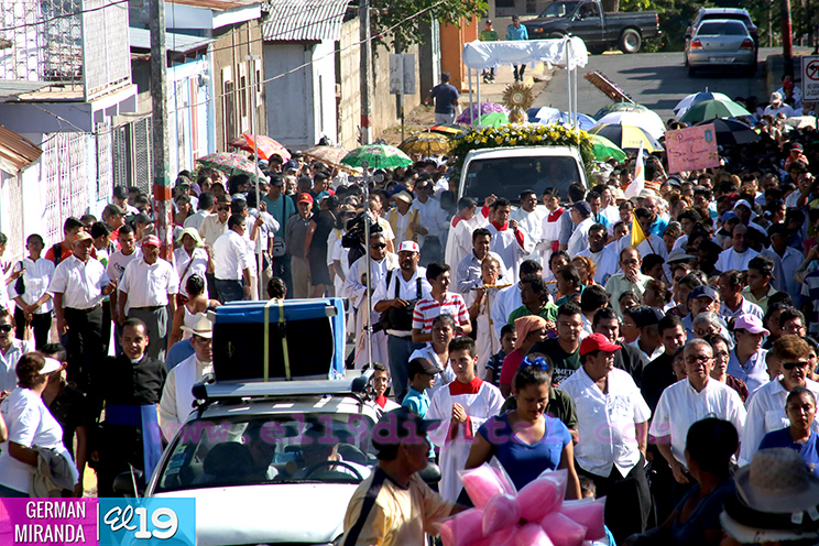 Fieles católicos de Jinotepe festejan solemne procesión de Cristo Rey