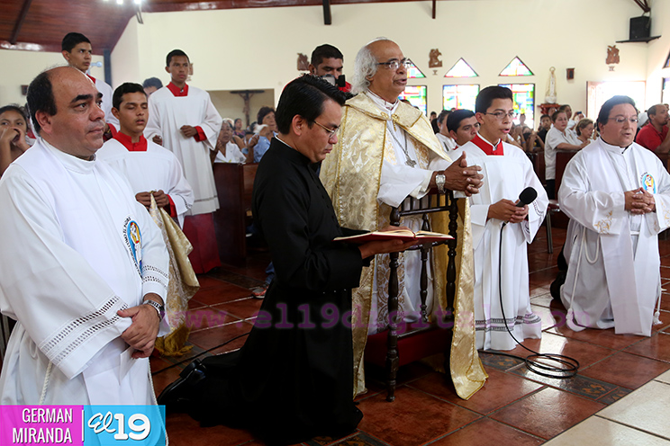 Fieles católicos de Jinotepe festejan solemne procesión de Cristo Rey