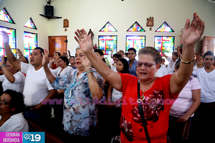 Fieles católicos de Jinotepe festejan solemne procesión de Cristo Rey