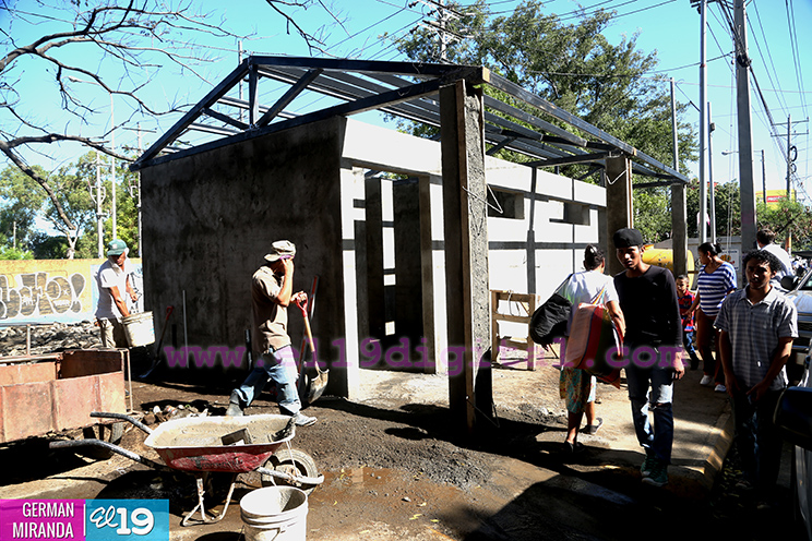 Avanza construcción de servicios sanitarios en paradas de buses