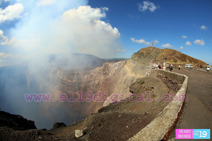Turistas visitan Volcán Masaya tomando medidas de precaución