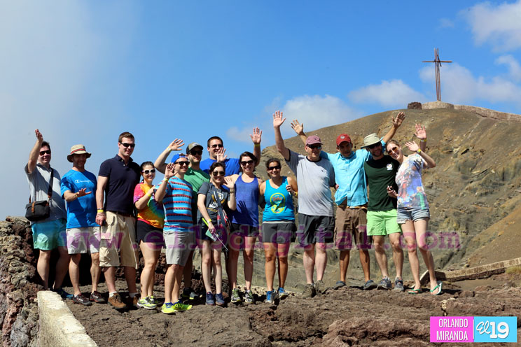 Turistas visitan Volcán Masaya tomando medidas de precaución