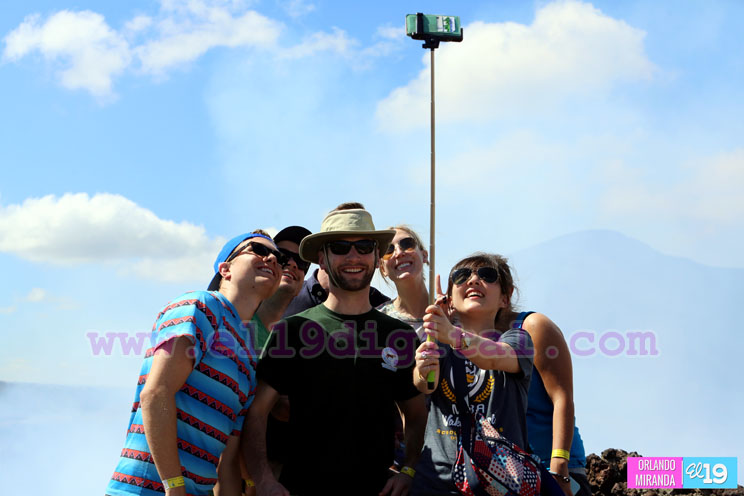 Turistas visitan Volcán Masaya tomando medidas de precaución
