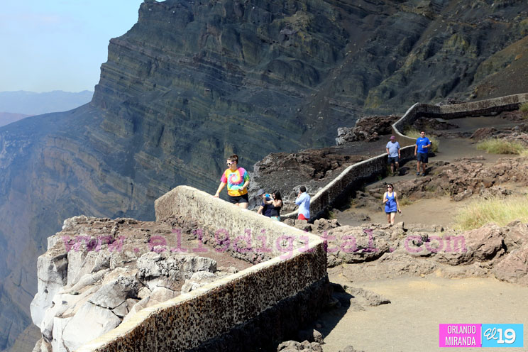 Turistas visitan Volcán Masaya tomando medidas de precaución