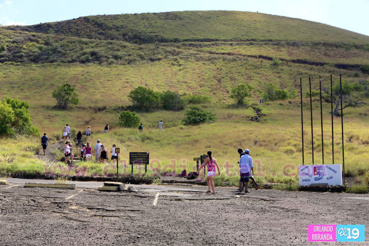 Turistas visitan Volcán Masaya tomando medidas de precaución