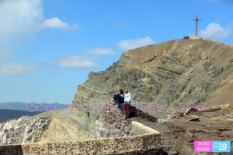 Turistas visitan Volcán Masaya tomando medidas de precaución
