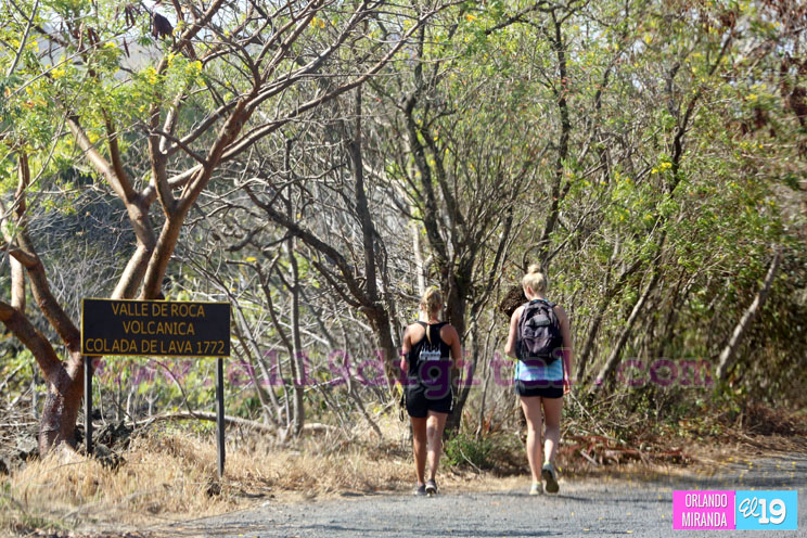 Turistas visitan Volcán Masaya tomando medidas de precaución