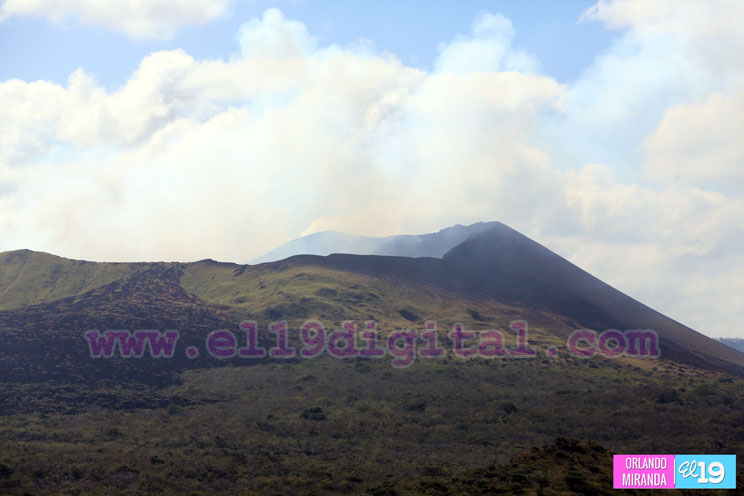 Turistas visitan Volcán Masaya tomando medidas de precaución