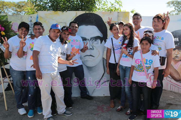 Juventud Sandinista entrega ofrenda floral en monumento a Leonel Rugama
