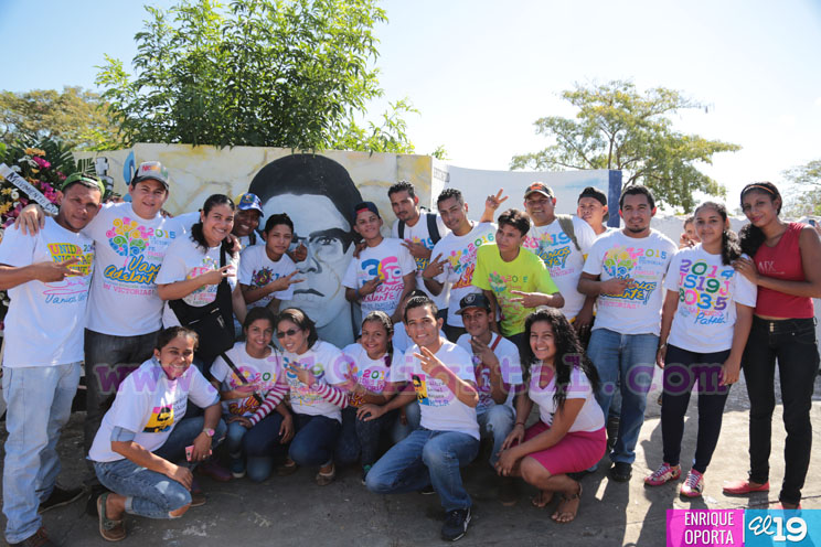 Juventud Sandinista entrega ofrenda floral en monumento a Leonel Rugama