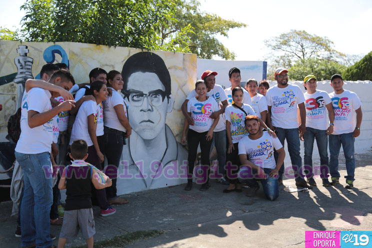 Juventud Sandinista entrega ofrenda floral en monumento a Leonel Rugama