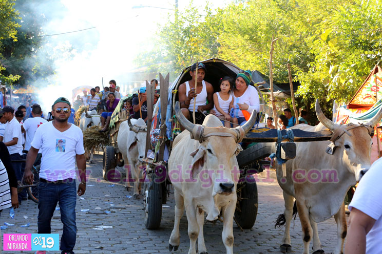 Carretas peregrinas llegan a Santuario Nacional del "Señor de Milagros" en El Sauce