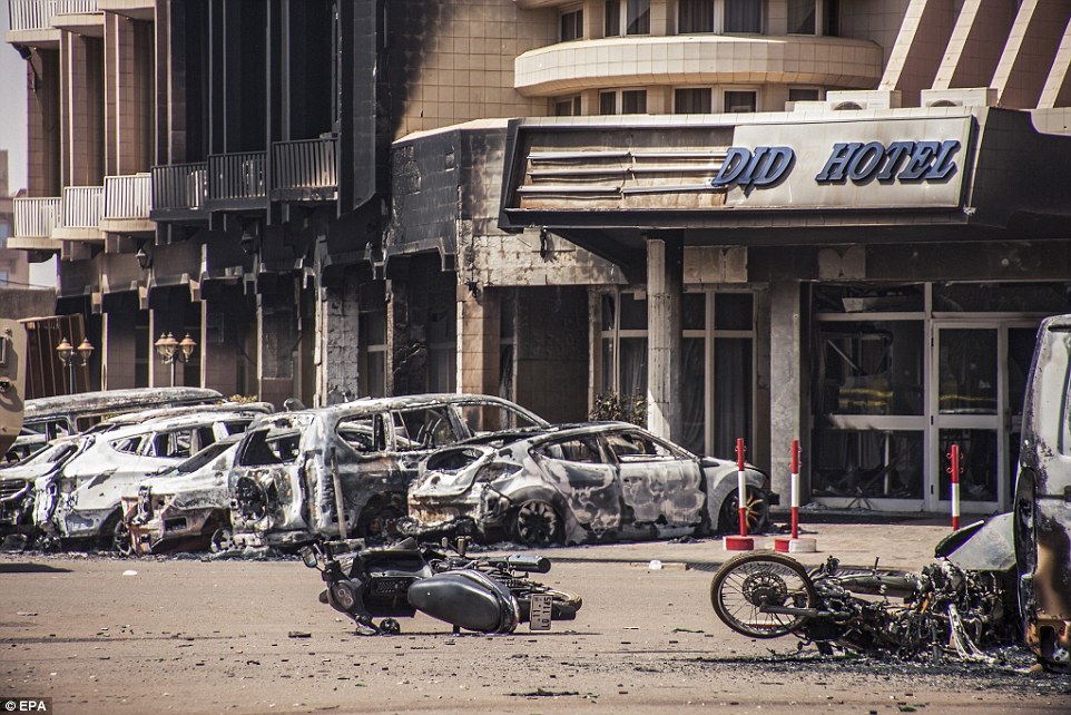 Ataque cerca de hotel en Burkina Faso deja al menos 23 muertos