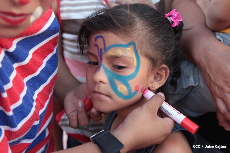 Familias disfrutan de nueva Plaza 22 de Agosto