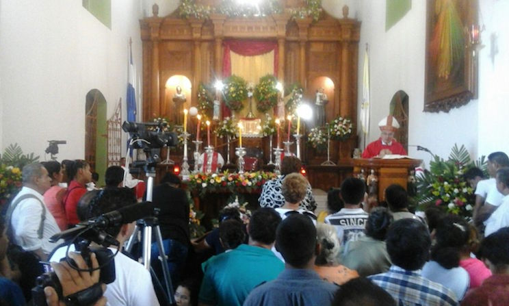 Miles de promesantes se desbordan en fe al Señor de Los Milagros en El Sauce