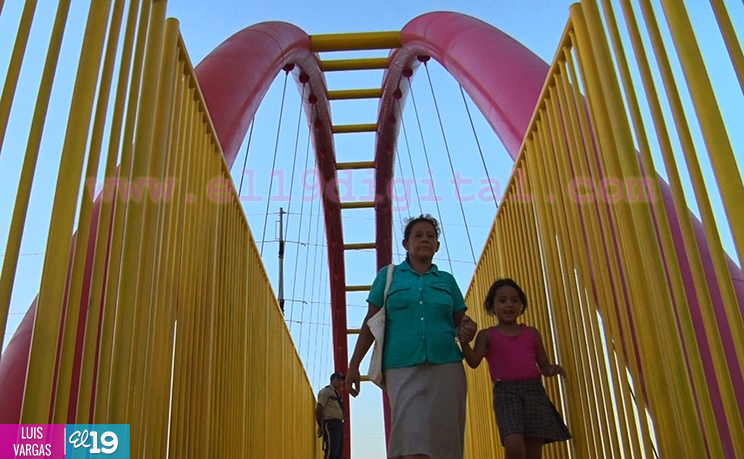 Capitalinos estrenan puente peatonal aéreo en Paso a Desnivel ‘Barricada de la Esperanza’