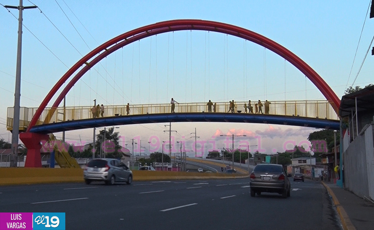 Capitalinos estrenan puente peatonal aéreo en Paso a Desnivel ‘Barricada de la Esperanza’