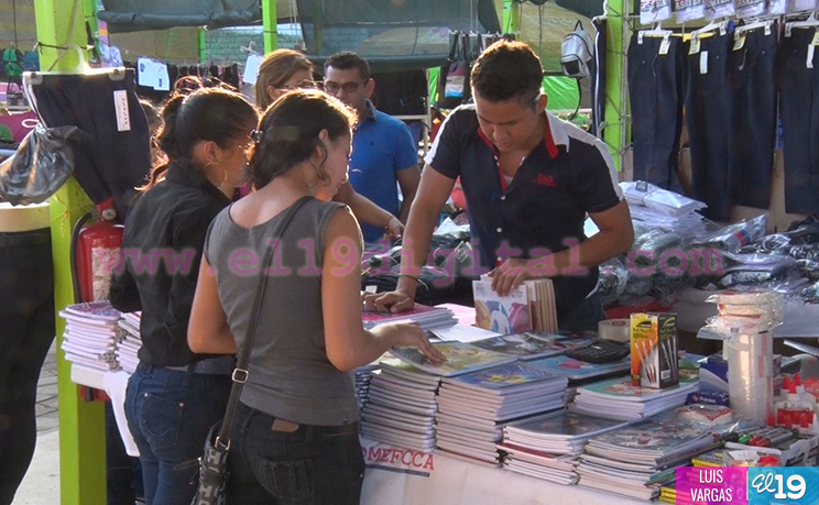 Naturistas promueven Educación Alimentaria y Nutricional en Feria Escolar 2016