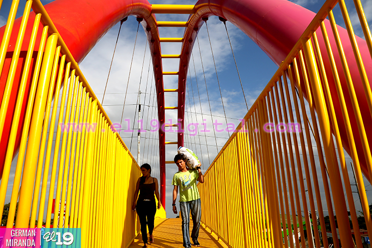 Población satisfecha con nuevo puente peatonal en Paso a Desnivel de Rubenia