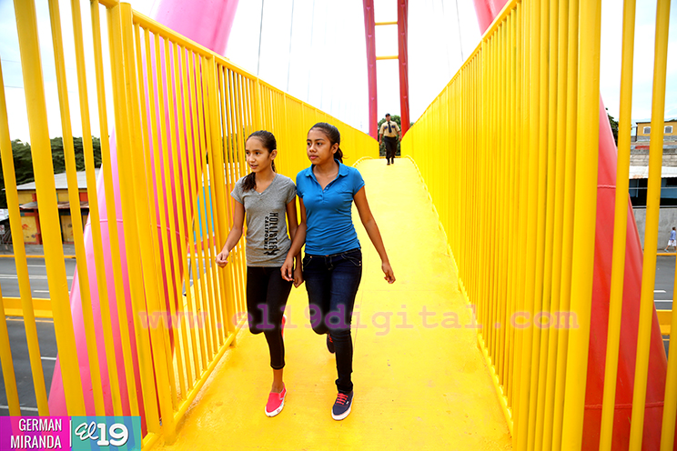 Población satisfecha con nuevo puente peatonal en Paso a Desnivel de Rubenia