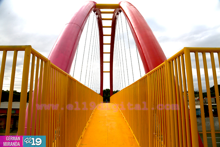 Población satisfecha con nuevo puente peatonal en Paso a Desnivel de Rubenia