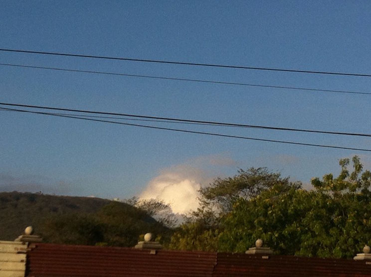 Volcán Masaya exhala abundantes gases