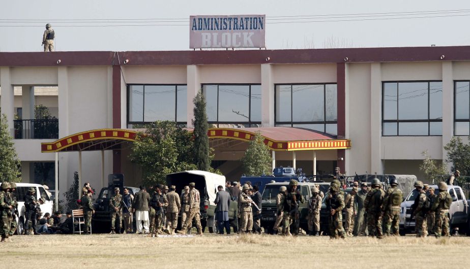 Pakistán: Al menos 21 muertos en ataque a universidad de Bacha Khan