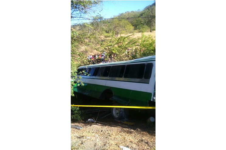 Seis muertos y más de 50 heridos en accidente de bus en carretera hacia Jinotega