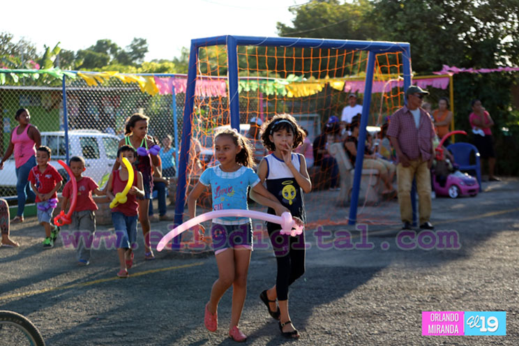 Inauguran mejoramiento de cancha y parque en el Distrito VII