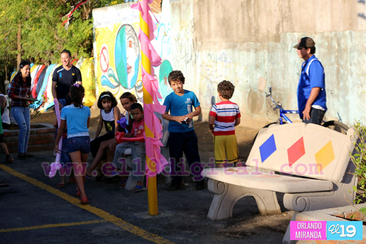 Inauguran mejoramiento de cancha y parque en el Distrito VII