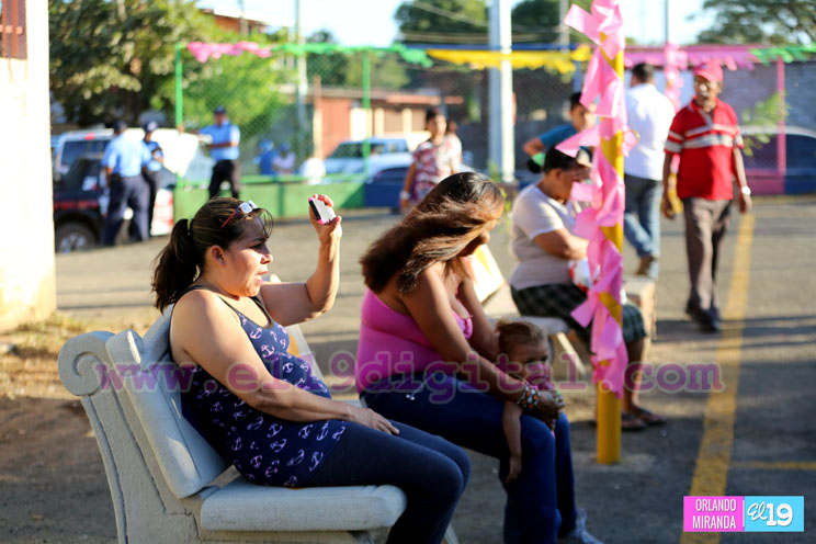 Inauguran mejoramiento de cancha y parque en el Distrito VII